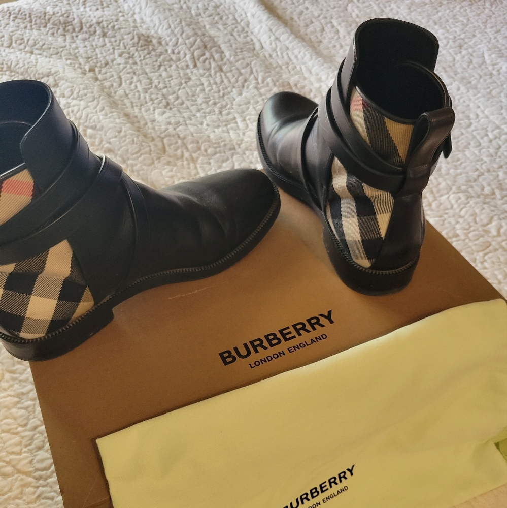 Burberry Ankle Boot - Picture 1 of 7